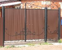 Забор металлический  из профнастила