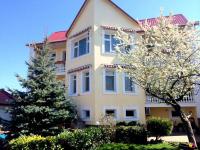 Продается частное домовладение с теннисным кортом в районе 5-го километра.